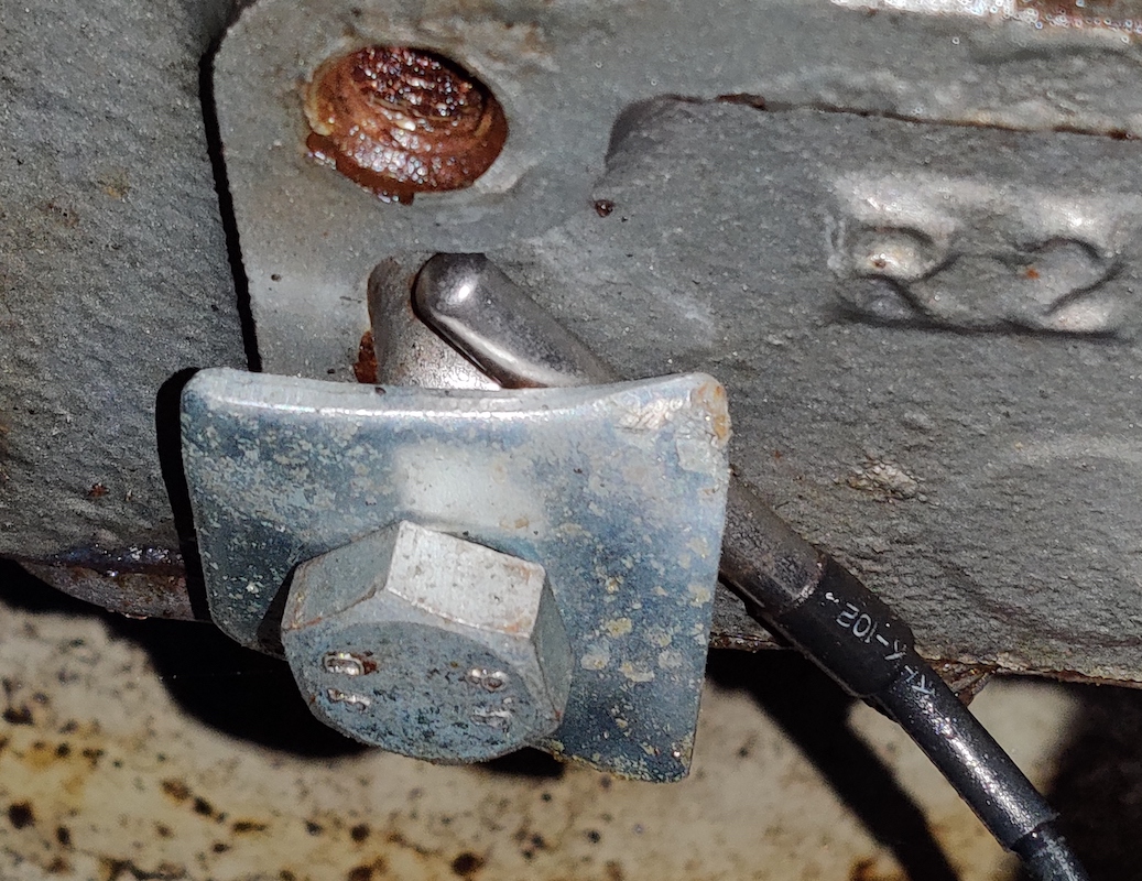 Oil sensor installation